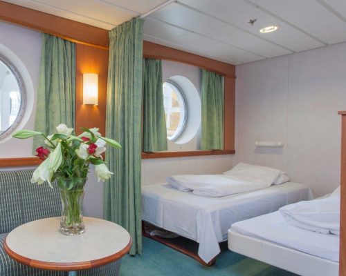 qj-midnatsol_122_linn_landmark